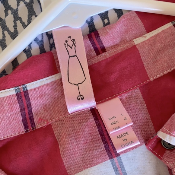 Red Plaid Button Down Sleeveless Shirt - Picture 4 of 4